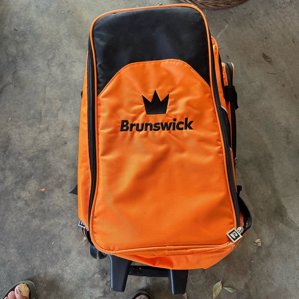 Brunswick Orange Bowling Bag
bowling balls not included